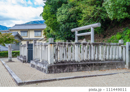 奈良県御所市　第五代孝昭天皇　掖上博多山上陵 111449011