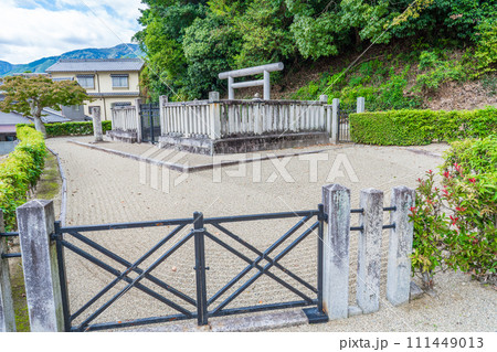 奈良県御所市　第五代孝昭天皇　掖上博多山上陵 111449013