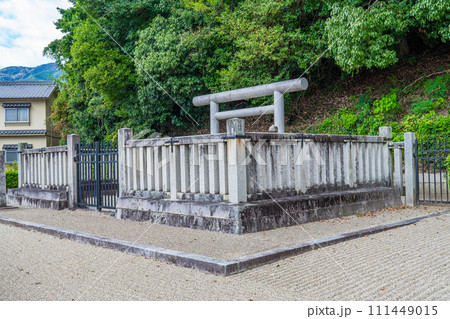 奈良県御所市　第五代孝昭天皇　掖上博多山上陵 111449015