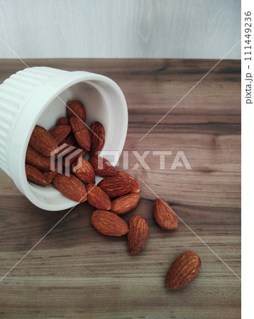 アーモンドとココット 111449236