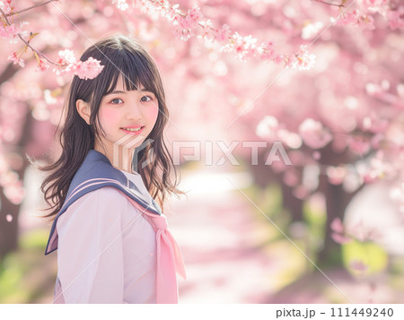 桜と笑顔の女子学生 111449240