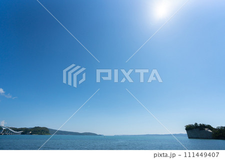 石川県　七尾市　旅行　和倉温泉　能登島大橋　自然　夏　湾内　海　空　海岸　観光　宿泊　日本海　北陸 111449407