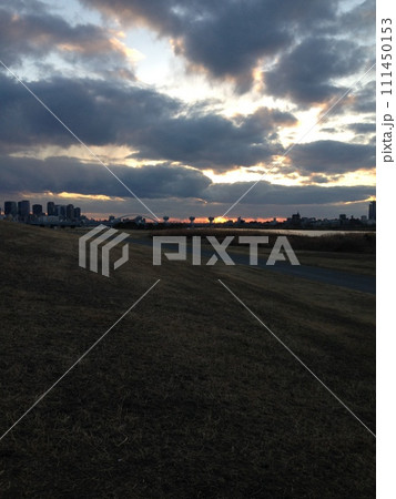 夕暮れ 111450153