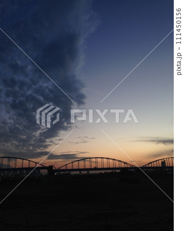夕暮れ 111450156
