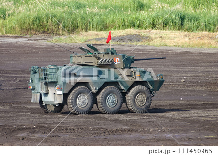 訓練展示に参加する陸上自衛隊の87式偵察警戒車 訓練展示に参加する陸上自衛隊の87式偵察警戒車 111450965