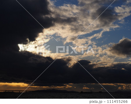 貝塚人工島から臨む神戸方面の夕景 貝塚人工島から臨む神戸方面の夕景 111455266