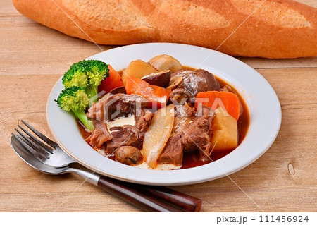 ビーフシチュー、牛すね肉のビーフシチュー、牛肉のデミグラスソース煮込み。 ビーフシチュー、牛すね肉のビーフシチュー、牛肉のデミグラスソース煮込み。 111456924