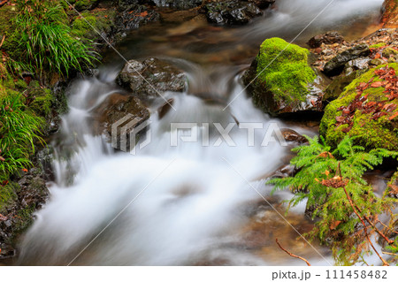 水の流れのある風景 水の流れのある風景 111458482