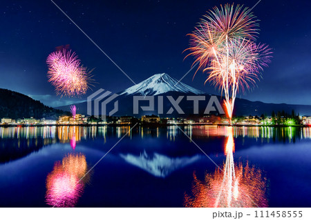 富士山と花火　～河口湖冬花火～ 111458555