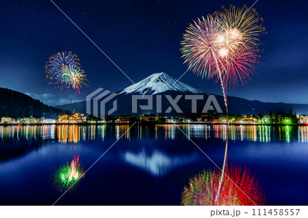 富士山と花火 ~河口湖冬花火~ 富士山と花火 ~河口湖冬花火~ 111458557