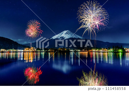 富士山と花火 ~河口湖冬花火~ 富士山と花火 ~河口湖冬花火~ 111458558