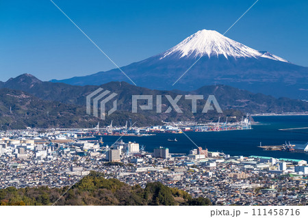 《静岡県》富士山と清水港の街並み・日本平からのぞむ眺望 111458716