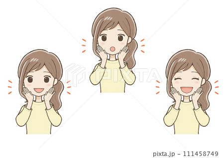 口元に手をあてて呼びかける女性（上半身） 111458749