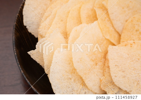 ノンフライ製法の焼きじゃが うすしお味 (お菓子) ノンフライ製法の焼きじゃが うすしお味 (お菓子) 111458927