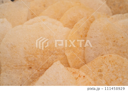 ノンフライ製法の焼きじゃが　うすしお味　(お菓子) 111458929