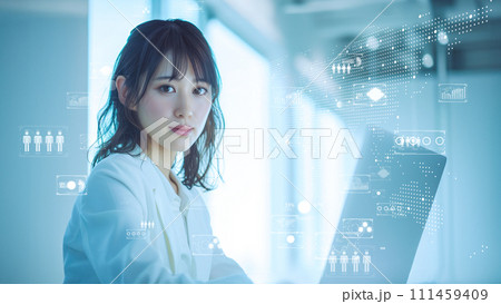 データホログラムを分析する未来的な実業家。デジタルネットワークの中で力を発揮する企業戦略家。 データホログラムを分析する未来的な実業家。デジタルネットワークの中で力を発揮する企業戦略家。 111459409