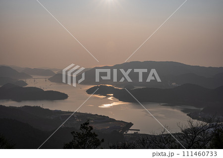 日本の岡山県備前市の片上湾の美しい景色 111460733
