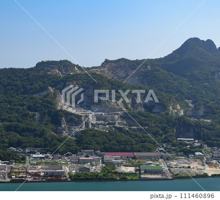 香川県高松市屋島から見る五剣山の景色 111460896