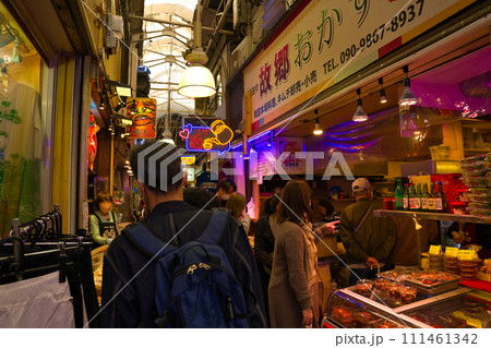 【大阪府】3月・賑わう鶴橋商店街 111461342