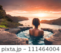 夕日を見て温泉を堪能する女性 111464004