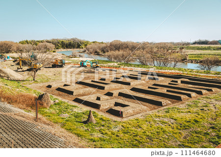 河川敷の築堤工事 入間川流域河川敷と重機 2024.01 a-4 フィルム調 河川敷の築堤工事 入間川流域河川敷と重機 2024.01 a-4 フィルム調 111464680