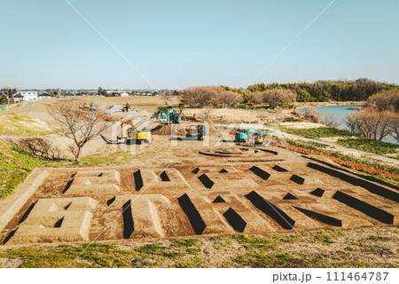 河川敷の築堤工事 入間川流域河川敷と重機 2024.01 c-4 フィルム調 河川敷の築堤工事 入間川流域河川敷と重機 2024.01 c-4 フィルム調 111464787