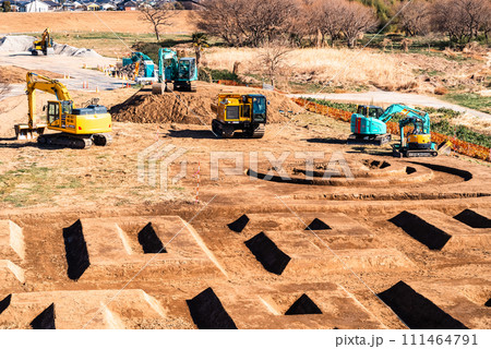 河川敷の築堤工事 入間川流域河川敷と重機 2024.01 d-2 ライトカラー 河川敷の築堤工事 入間川流域河川敷と重機 2024.01 d-2 ライトカラー 111464791