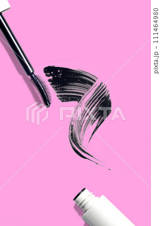 swatch, mascara brushstroke smear, mascara brush composition cosmetic on pink background flat lay vertical 111464980