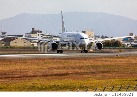 【大阪府_大阪国際空港】テークオフを待つB777 【大阪府_大阪国際空港】テークオフを待つB777 111465021