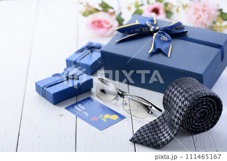 父の日プレゼント 男性へのプレゼント イメージ素材 父の日プレゼント 男性へのプレゼント イメージ素材 111465167