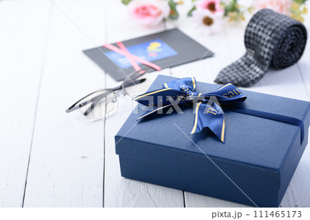 父の日プレゼント　男性へのプレゼント　イメージ素材 111465173