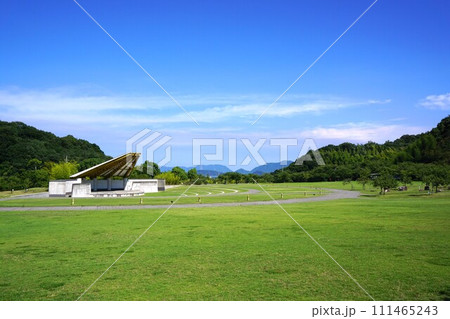 広島県竹原市のバンブージョイハイランドの青空 111465243