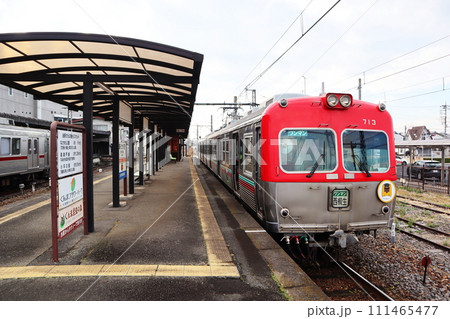 上毛電鉄上毛線・東武鉄道桐生線 赤城駅に停車する電車 上毛電鉄上毛線・東武鉄道桐生線 赤城駅に停車する電車 111465477