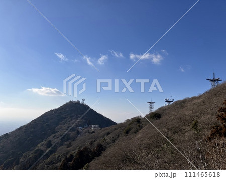 筑波山_女体山_山頂より眺める男体山 111465618