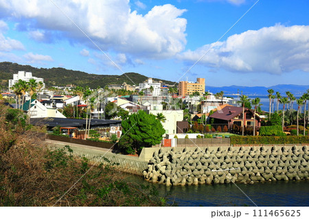 【兵庫県】晴天の淡路島温泉街 111465625