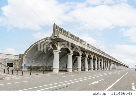 北海道稚内市　北海道遺産に選定されている稚内港北防波堤ドーム（全景） 111466042