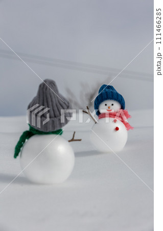 手を振る雪だるま 手を振る雪だるま 111466285