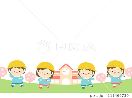 春の幼稚園、桜の咲く園庭とかわいい子どもたち04 111466730