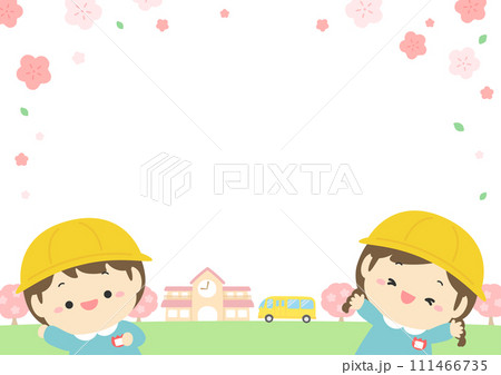 春の幼稚園、桜の咲く園庭とかわいい子どもたち07 111466735