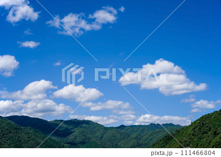 【背景素材】夏山と夏空 【背景素材】夏山と夏空 111466804