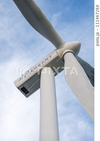 青空にそびえるハマウィングこと横浜市風力発電所 青空にそびえるハマウィングこと横浜市風力発電所 111467268