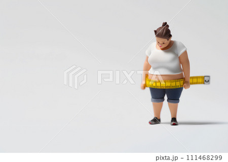 メジャーをお腹に当ててがっくりきている女性-3（3D） 111468299