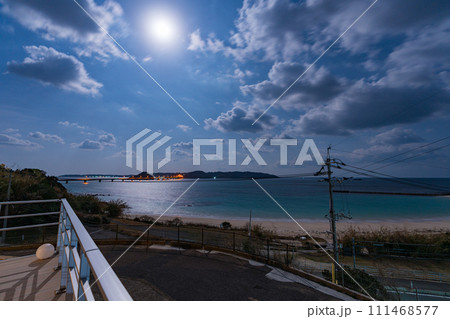 山口県 角島 下関市 山陽地方 自然 観光 旅行 午後 夜 島戸海水浴場 海岸 海 月 山口県 角島 下関市 山陽地方 自然 観光 旅行 午後 夜 島戸海水浴場 海岸 海 月 111468577