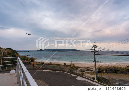 山口県 角島 下関市 山陽地方 自然 観光 旅行 午前 昼 島戸海水浴場 海岸 海 月 山口県 角島 下関市 山陽地方 自然 観光 旅行 午前 昼 島戸海水浴場 海岸 海 月 111468696