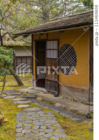 日本 福島県会津若松市の鶴ヶ城城址公園内にある茶室麟閣 日本 福島県会津若松市の鶴ヶ城城址公園内にある茶室麟閣 111469608