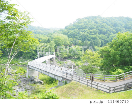 石狩川にかかる神居大橋 石狩川にかかる神居大橋 111469719
