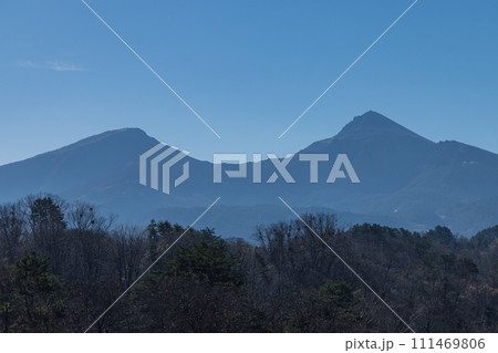 日本 福島県耶麻郡北塩原村、裏磐梯高原の中瀬沼展望台から見える磐梯山 日本 福島県耶麻郡北塩原村、裏磐梯高原の中瀬沼展望台から見える磐梯山 111469806