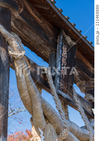 日本　福島県喜多方市慶徳町新宮の新宮熊野神社の鳥居 111469880