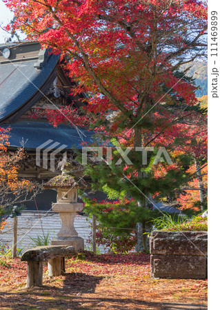 日本　福島県河沼郡柳津町にある福満虚空蔵菩薩、円蔵寺の紅葉 111469899