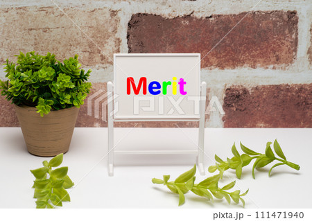 カラフルなアルファベットのメリット 111471940